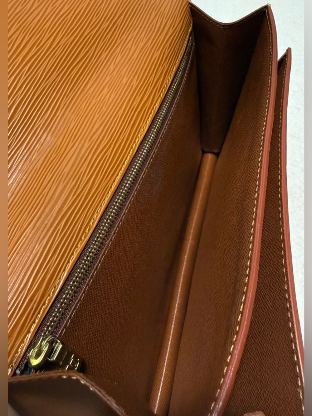 Louis Vuitton Vintage Pochette Sellier Dragonne Clutch Epi Leather - Picture 9 of 14